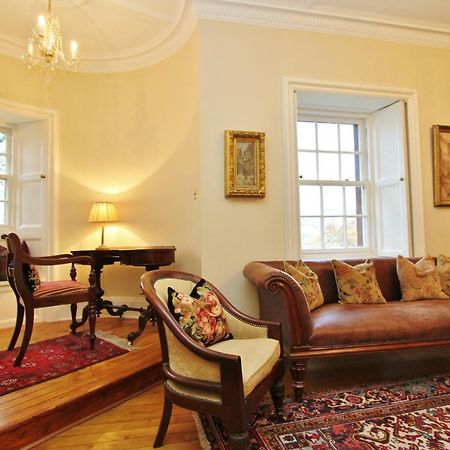 Elegant 3-Bedroom Ramsay Garden Apartment In Edinburgh City Centre Esterno foto
