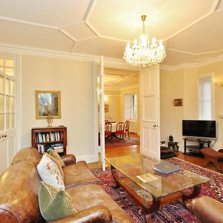 Elegant 3-Bedroom Ramsay Garden Apartment In Edinburgh City Centre Esterno foto
