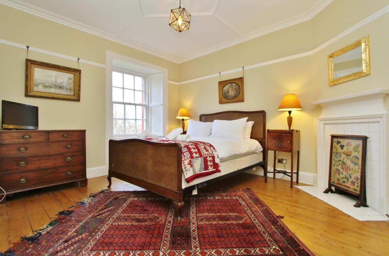 Elegant 3-Bedroom Ramsay Garden Apartment In Edinburgh City Centre Esterno foto