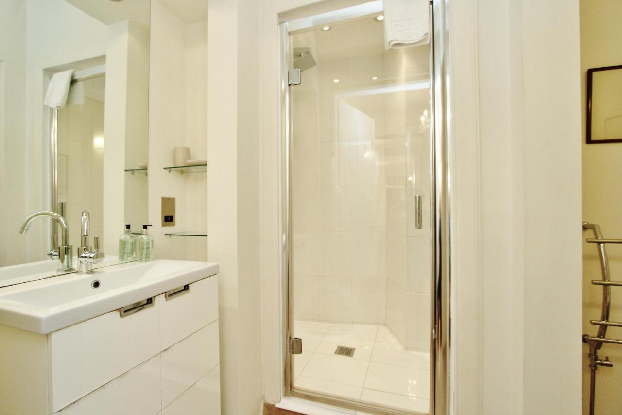 Elegant 3-Bedroom Ramsay Garden Apartment In Edinburgh City Centre Esterno foto