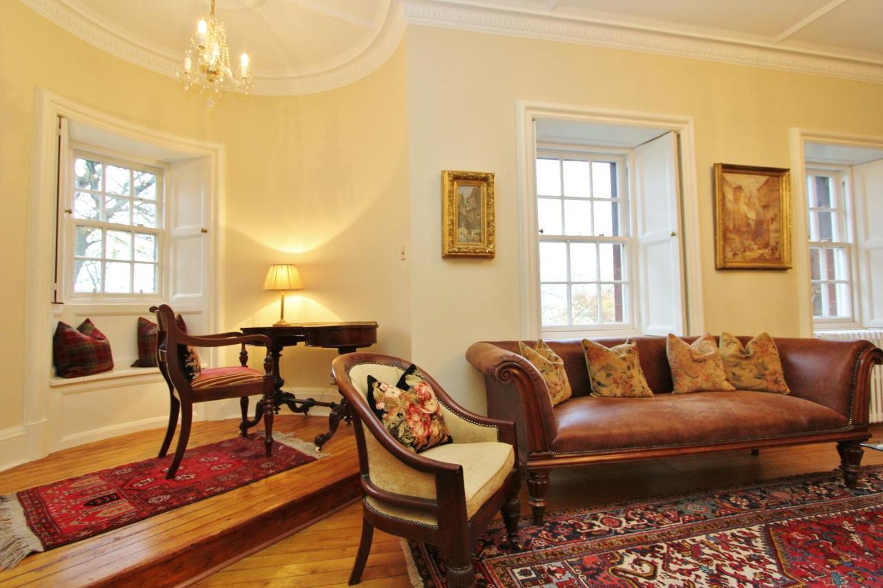 Elegant 3-Bedroom Ramsay Garden Apartment In Edinburgh City Centre Esterno foto