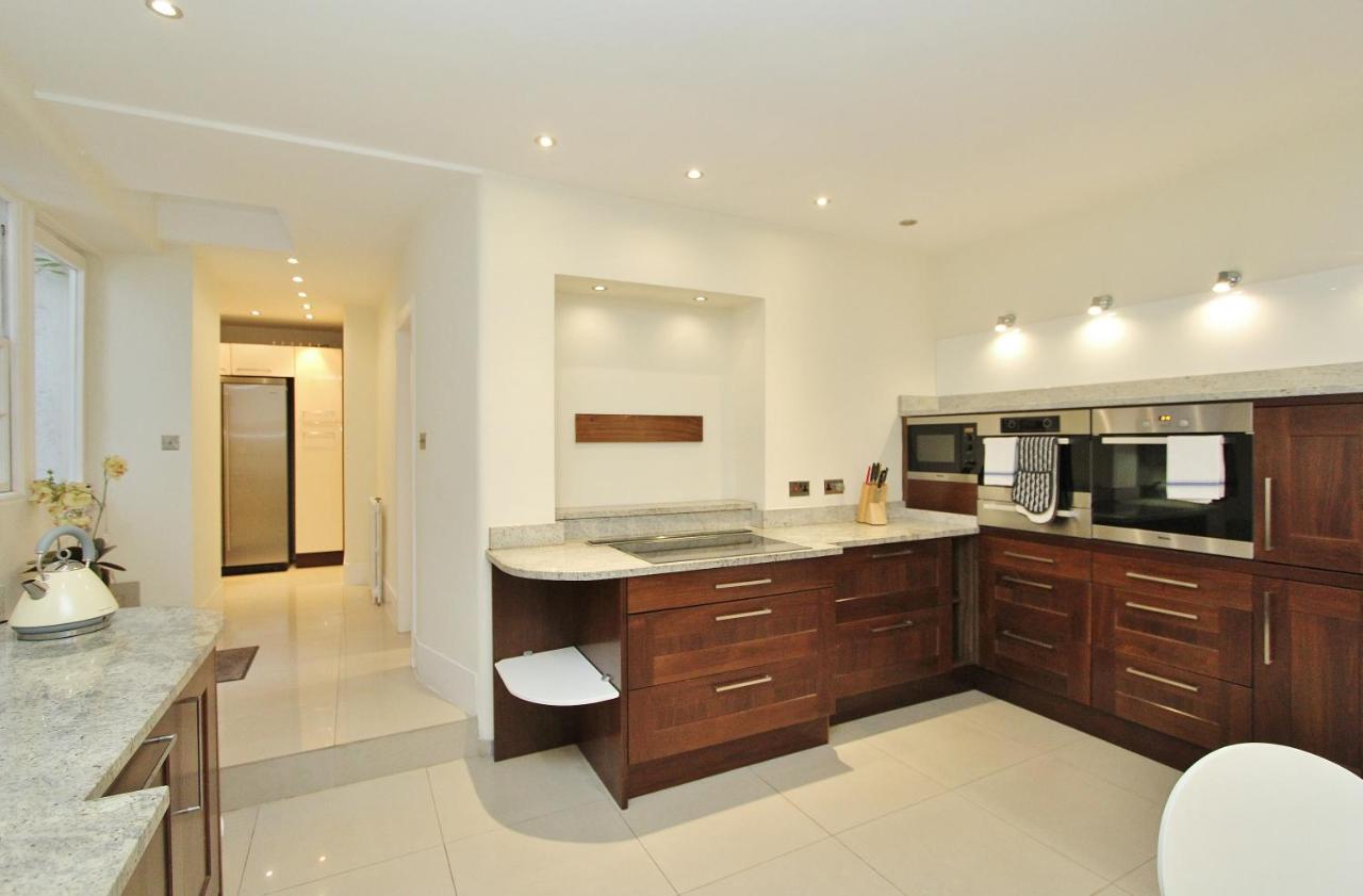 Elegant 3-Bedroom Ramsay Garden Apartment In Edinburgh City Centre Esterno foto