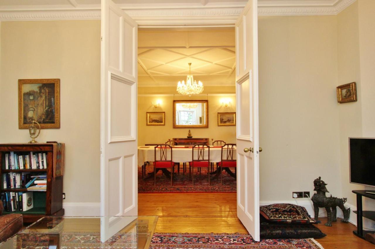 Elegant 3-Bedroom Ramsay Garden Apartment In Edinburgh City Centre Esterno foto