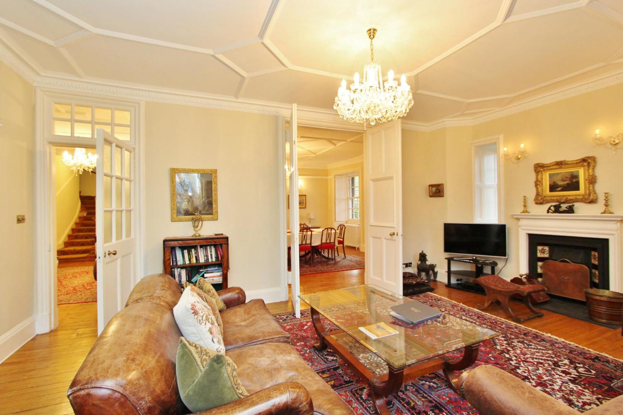 Elegant 3-Bedroom Ramsay Garden Apartment In Edinburgh City Centre Esterno foto