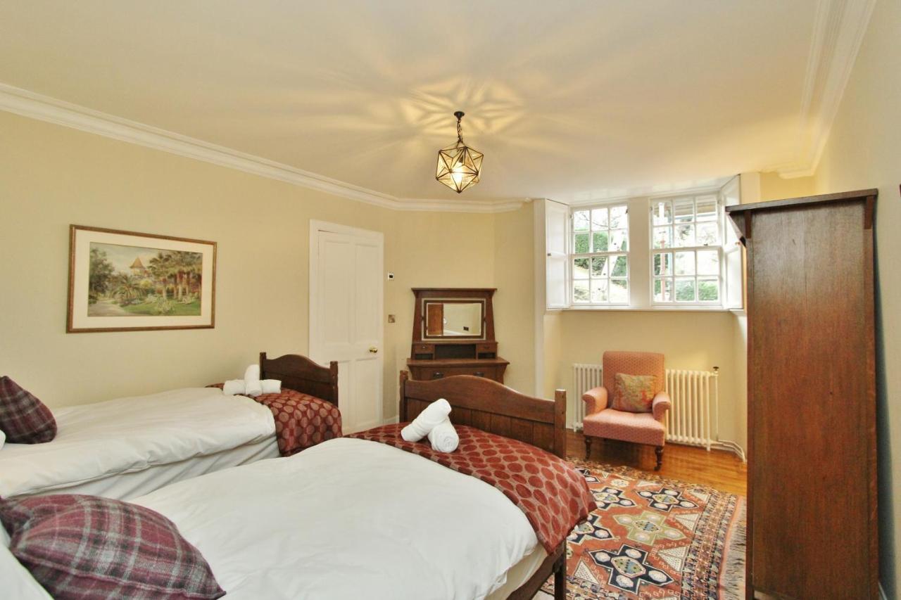 Elegant 3-Bedroom Ramsay Garden Apartment In Edinburgh City Centre Esterno foto