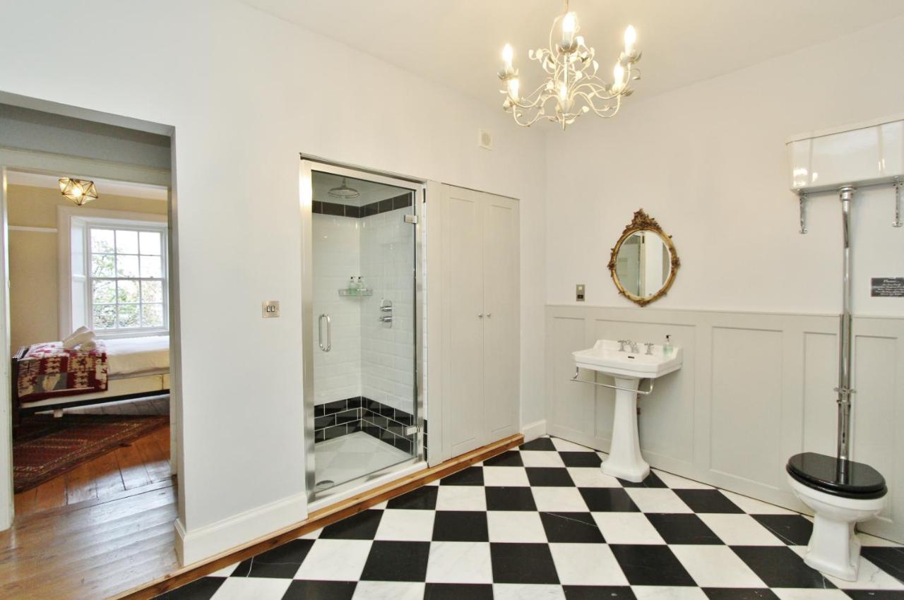 Elegant 3-Bedroom Ramsay Garden Apartment In Edinburgh City Centre Esterno foto