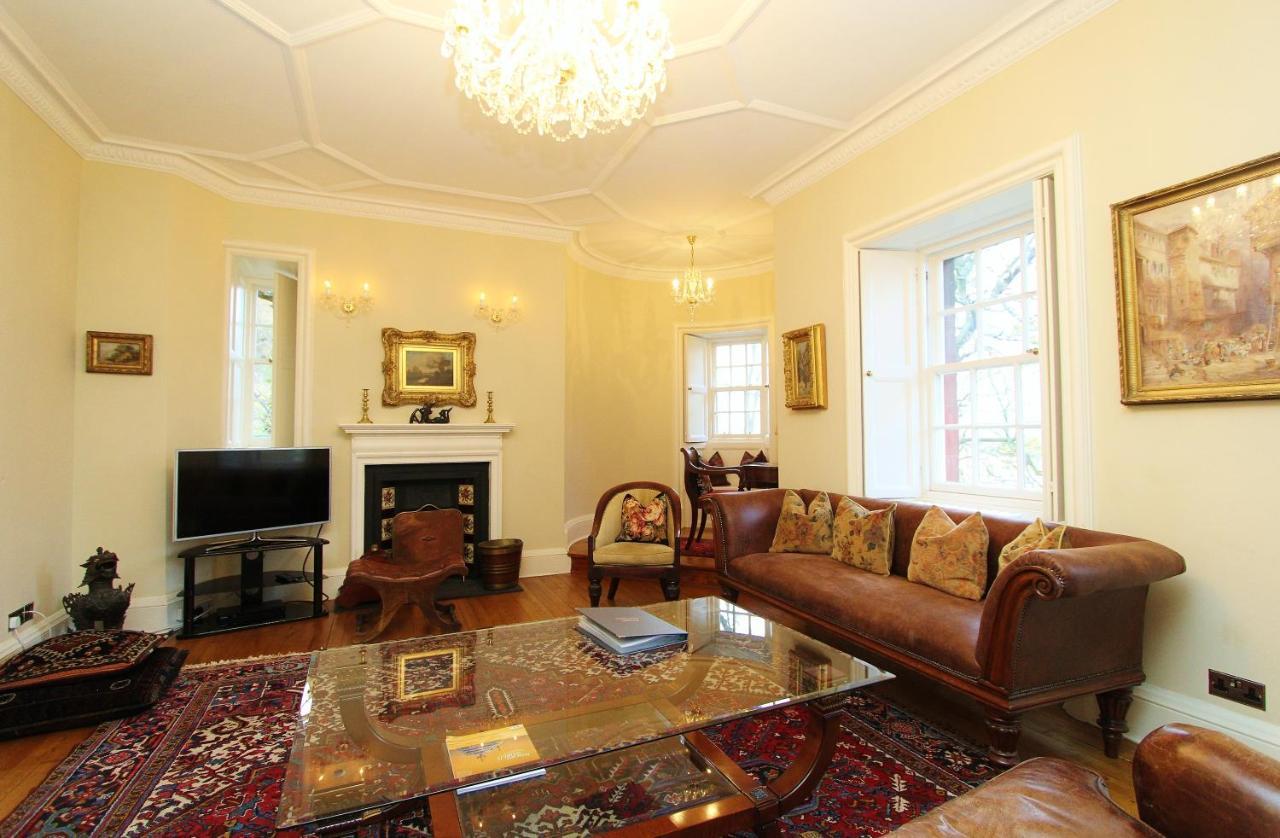 Elegant 3-Bedroom Ramsay Garden Apartment In Edinburgh City Centre Esterno foto