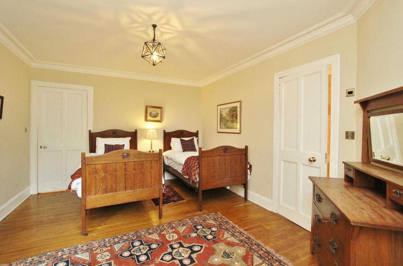 Elegant 3-Bedroom Ramsay Garden Apartment In Edinburgh City Centre Esterno foto