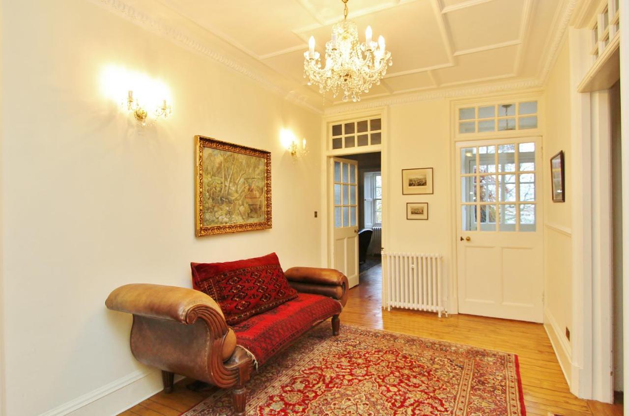 Elegant 3-Bedroom Ramsay Garden Apartment In Edinburgh City Centre Esterno foto