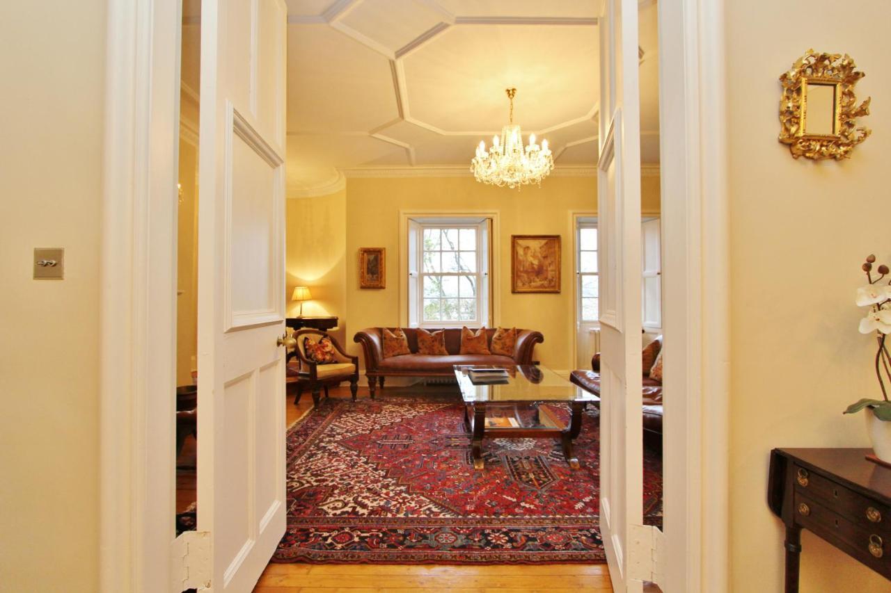 Elegant 3-Bedroom Ramsay Garden Apartment In Edinburgh City Centre Esterno foto